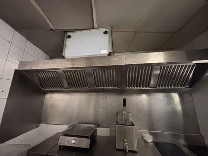 Hotte quatre grilles, moteur extérieur