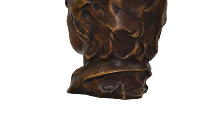 Buste en bronze à l'effigie du célèbre chanteur...