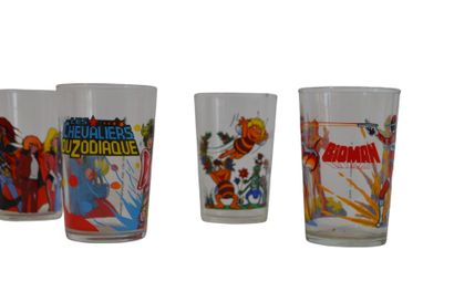 Réunion de 6 verres à moutarde vintage à...
