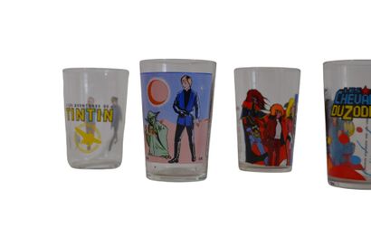Réunion de 6 verres à moutarde vintage à...