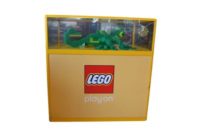 Vitrine LEGO avec écrevisse géante tout en...