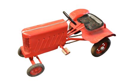 Tracteur rouge en métal des années 50 - Travail...