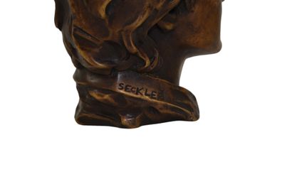 Buste en bronze à l'effigie du célèbre chanteur...