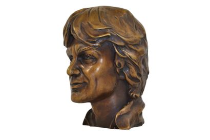 Buste en bronze à l'effigie du célèbre chanteur...