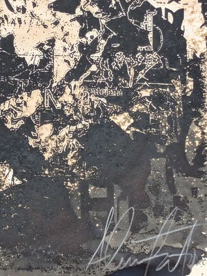 VHILS (Portugais, né en 1987)
