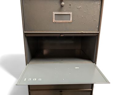 RONEO 
Metal filing cabinet in grey lacquered...