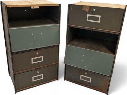 RONEO 
Pair of metal filing cabinets in grey...