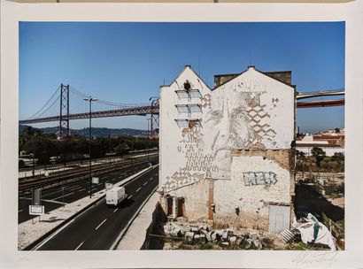 VHILS (Portugais, né en 1987)
