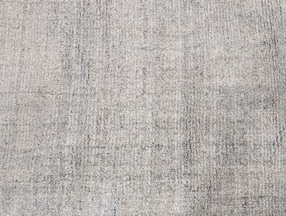 ROSET LINE
Hand-knotted 100% lyocell tencel...