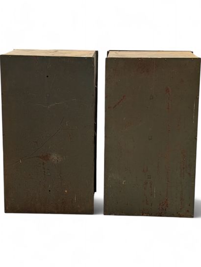 RONEO 
Pair of metal filing cabinets in grey...