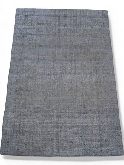 ROSET LINE
Hand-knotted 100% lyocell tencel...