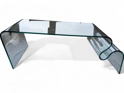 Modernist coffee table in tempered glass...
