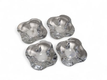 BACCARAT
Suite de quatre salerons en cristal...