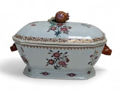 Compagnie des Indes porcelain tureen, the...