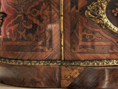 Oval planter with inlaid decoration of amaranth...