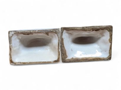 NEVERS
Pair of elongated earthenware lions...