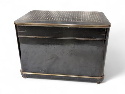 Cave à cigares ou coffret en bois noirci...