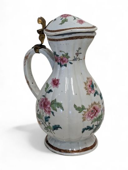 Compagnie des Indes porcelain ewer pot, famille...