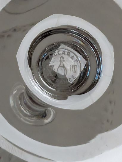 BACCARAT
Suite de 4 coupes à champagne en...