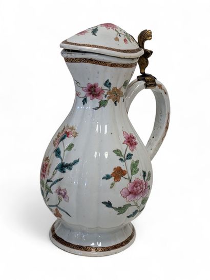 Compagnie des Indes porcelain ewer pot, famille...
