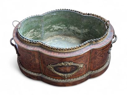 Oval planter with inlaid decoration of amaranth...