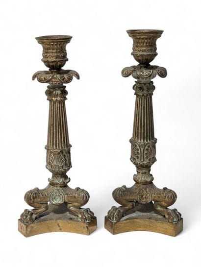 Pair of candlesticks in chased bronze with...
