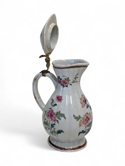 Compagnie des Indes porcelain ewer pot, famille...