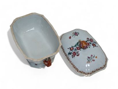 Compagnie des Indes porcelain tureen, the...