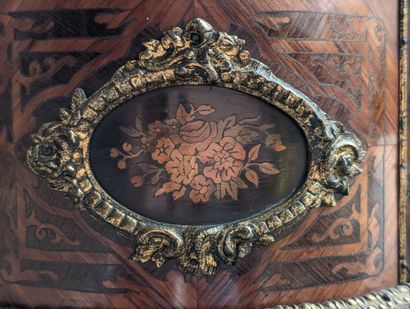 Oval planter with inlaid decoration of amaranth...