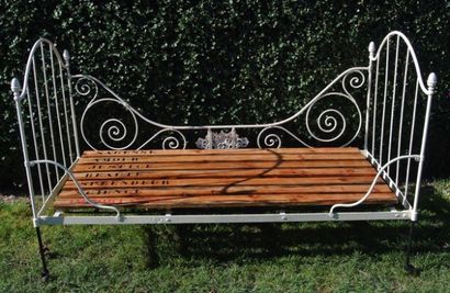 Lit d'appoint ou banquette de jardin en fer...