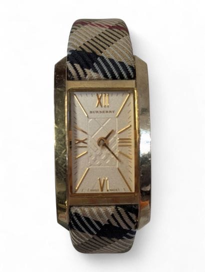 BURBERRY - Modèle BU1096
Montre bracelet...