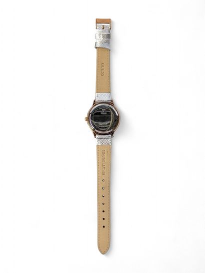 GUESS
Montre bracelet de dame en acier façon...