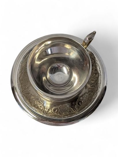 Tasse sur piédouche et sa sous-tasse en argent...