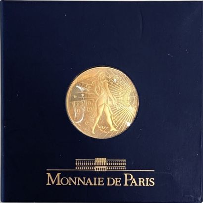 MONNAIE DE PARIS. 
Une pièce en or jaune...