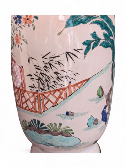 Vase globulaire en porcelaine à décor dit...