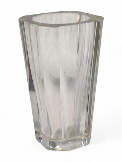 BACCARAT
Petit vase octogonal en cristal...