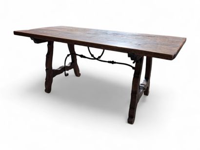 Table de ferme en chêne mouluré reposant...