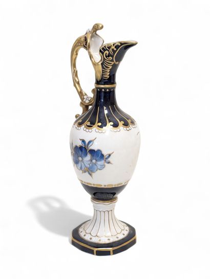 ROYAL DUX BOHEMIA
Vase en porcelaine à deux...