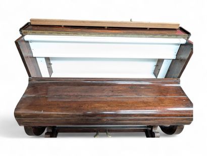 Piano droit en palissandre de marque PLEYEL,...