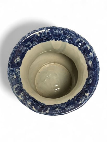 VICTORIA WARE IRONSTONE 
Vase à anses de...