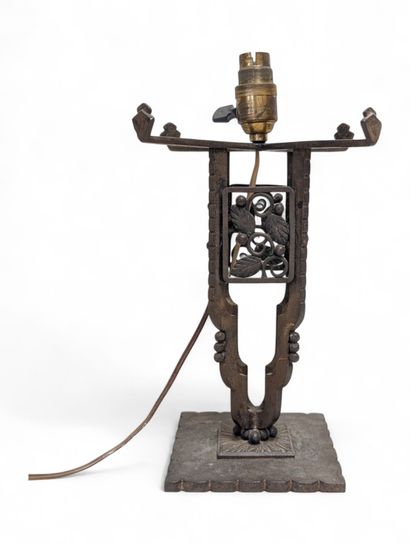 Edgar BRANDT (dans le goût de)
Pied de lampe...