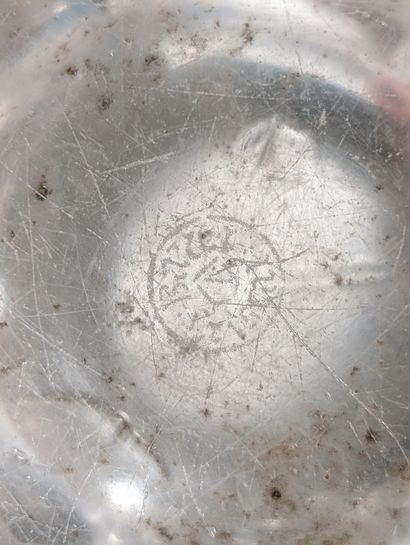 Réunion de deux cendriers vide-poche en cristal...