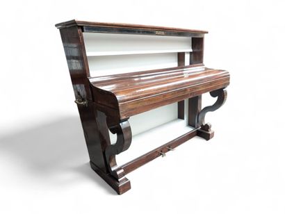 Piano droit en palissandre de marque PLEYEL,...