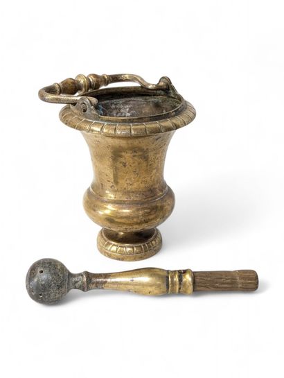 Seau à eau bénite en bronze et laiton, de...
