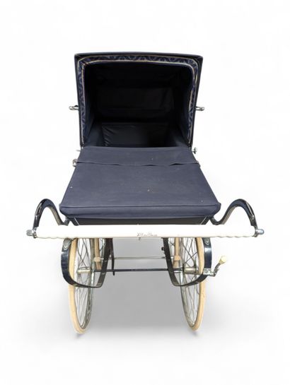 SILVER CROSS
Important landau anglais ancien...