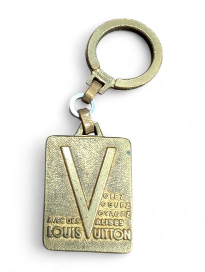 LOUIS VUITTON
Porte-clé en laiton marqué...