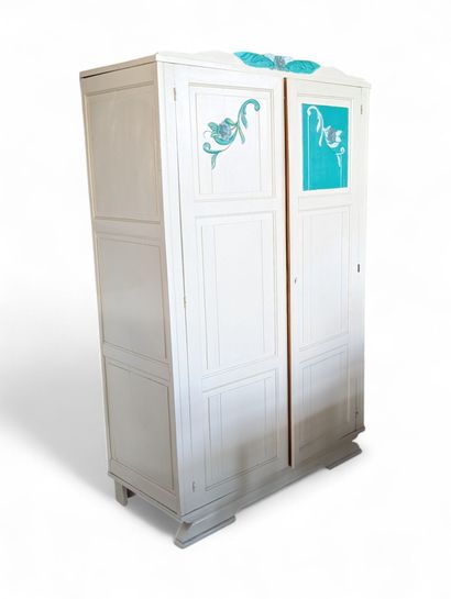 Armoire penderie en bois entièrement laqué...