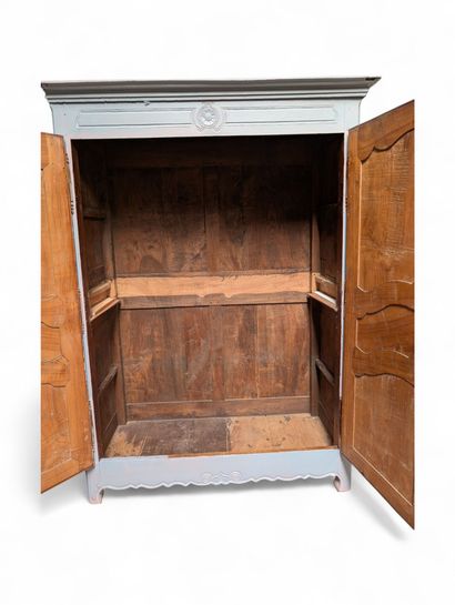 Armoire de chambre en chêne mouluré et sculpté...