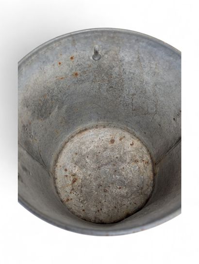 LESSIVEUSE
Lessiveuse en zinc 
Marquée sur...