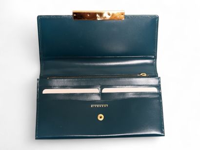 GIVENCHY
Porte-feuilles faisant porte-monnaie...